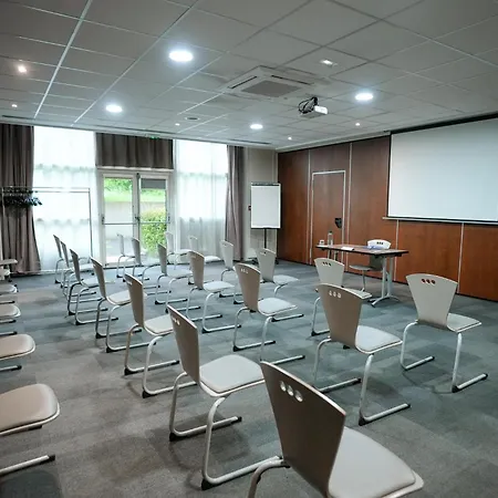 Отель Campanile Paris Cdg Airport Villepinte 3*