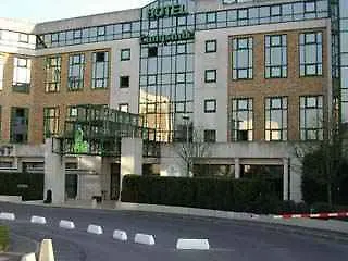 Hotel Campanile Roissy-en-France